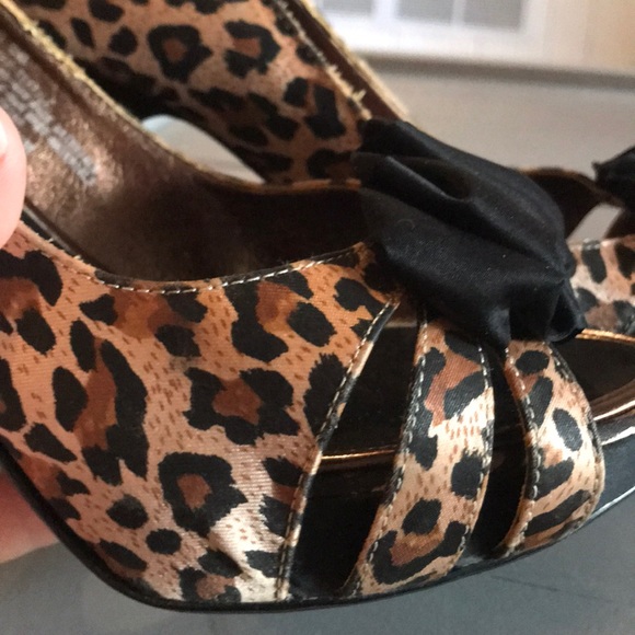 Vianni Collection Leopard Print Pump Heel Size 8.5 - Picture 13 of 16
